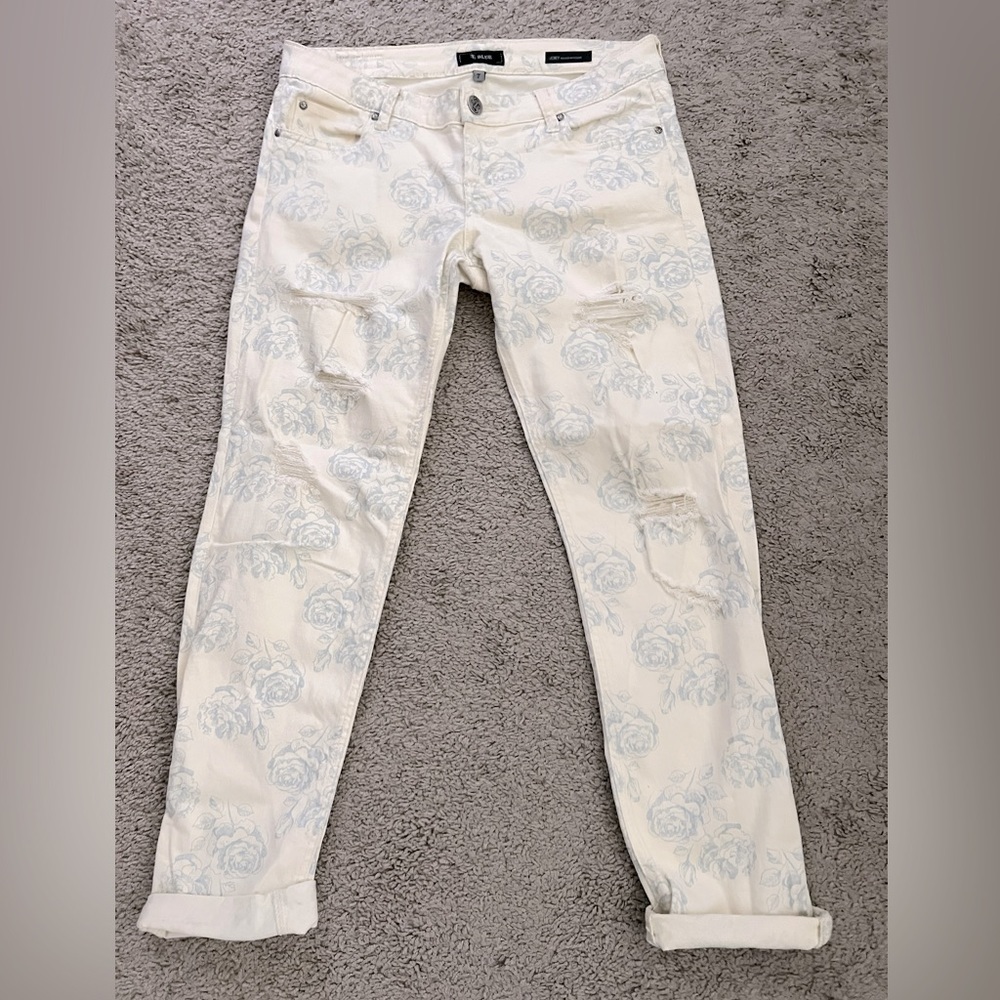 STS blue jeans soft white with blue flowers